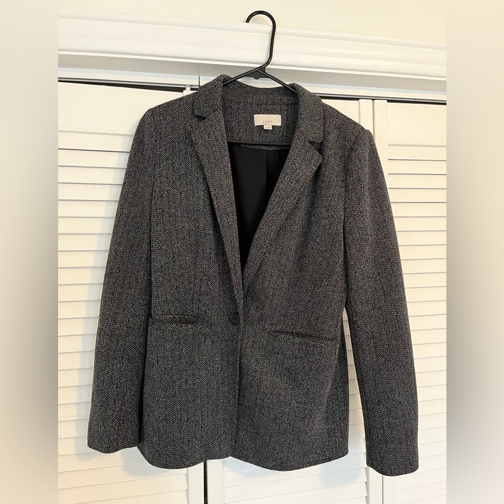 Black and white blazer from Loft. Size 6.